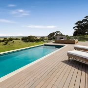 belle piscine avec terrasse en teck à aix