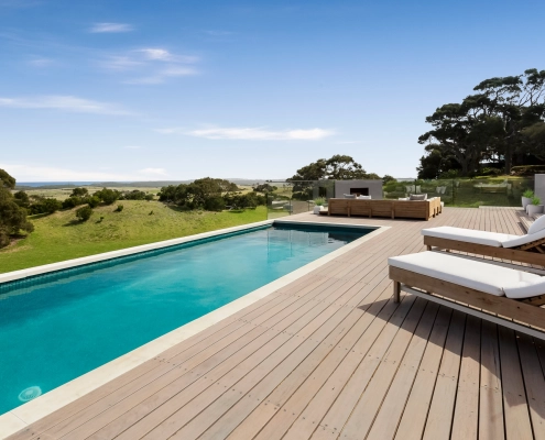 belle piscine avec terrasse en teck à aix